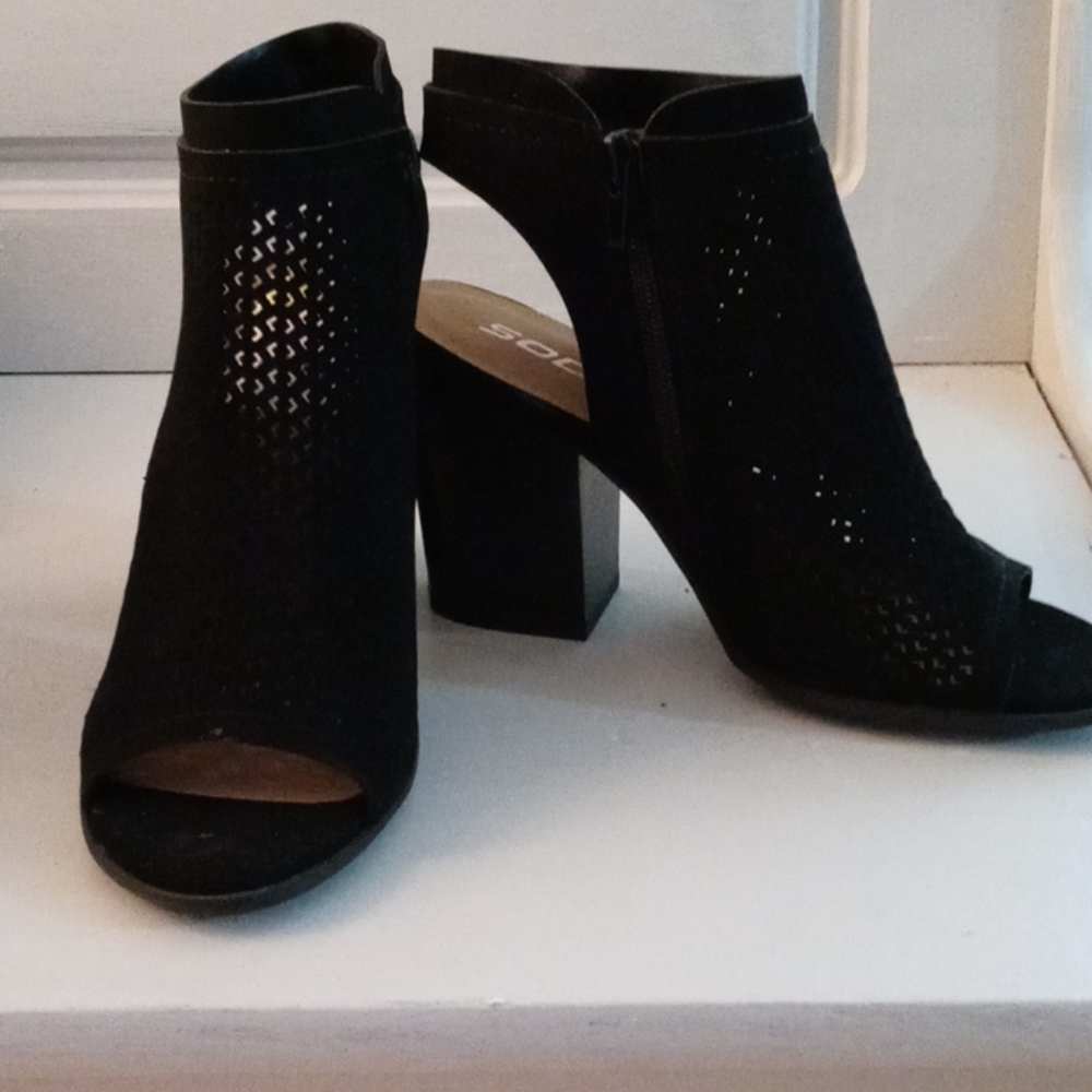 Ankle boots